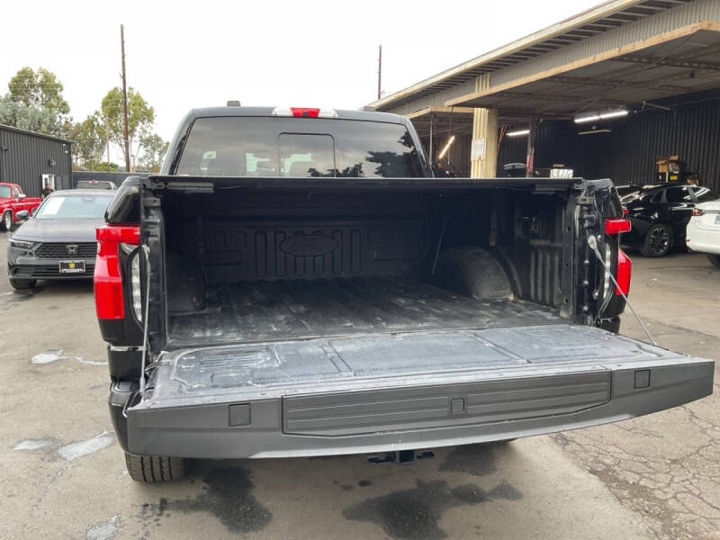 2022 Ford F-150 Lightning Lariat