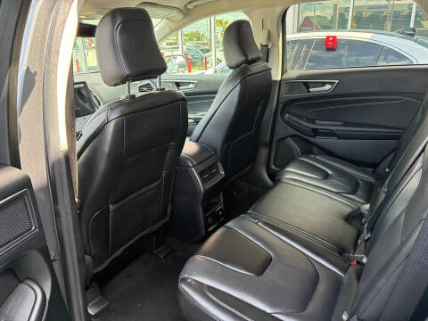 2022 Ford Edge Titanium