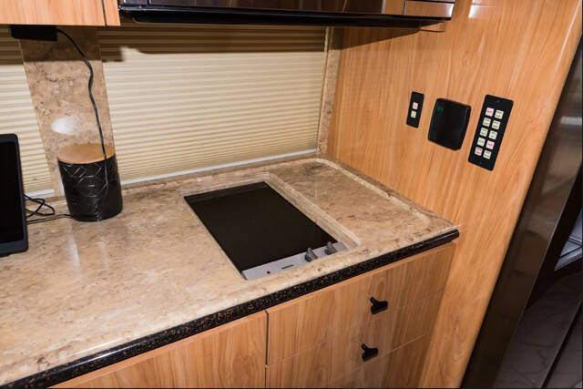 2008 Prevost Marathon XL45