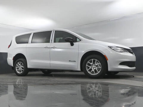 2025 Chrysler Voyager LX