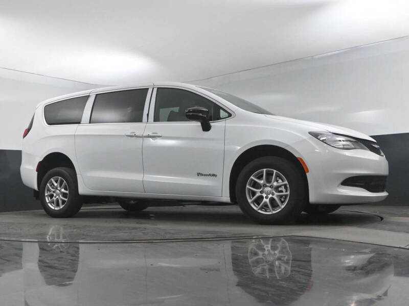 2025 Chrysler Voyager LX