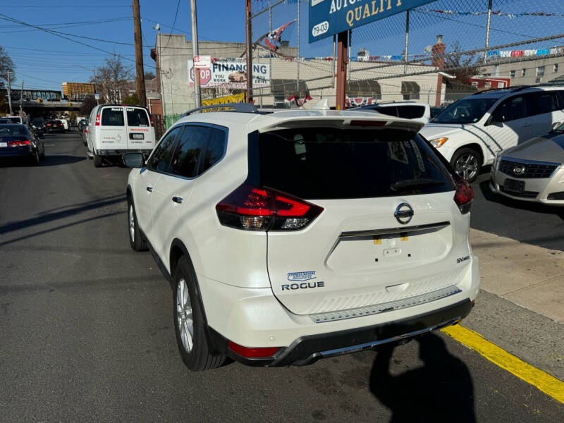 2019 Nissan Rogue SV photo 9