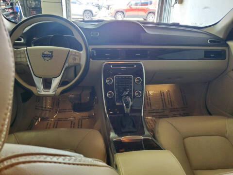 2016 Volvo XC70 T5 Drive-E Platinum