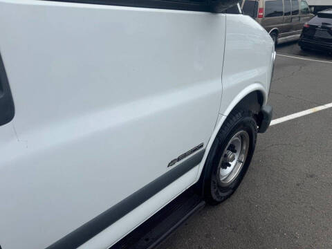 2000 Chevrolet Express G3500 LS