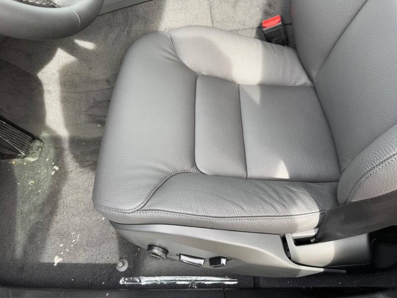 2025 Volvo XC60 T8 Plus Dark Theme