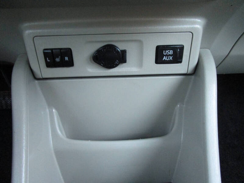 2014 Toyota Prius v Three