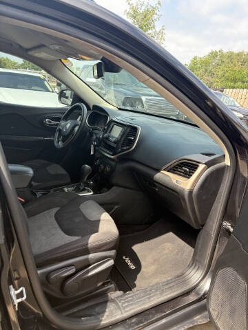 2016 Jeep Cherokee Sport