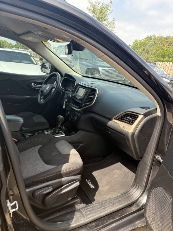 2016 Jeep Cherokee Sport