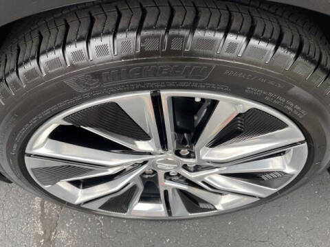 2024 Cadillac LYRIQ Luxury 3