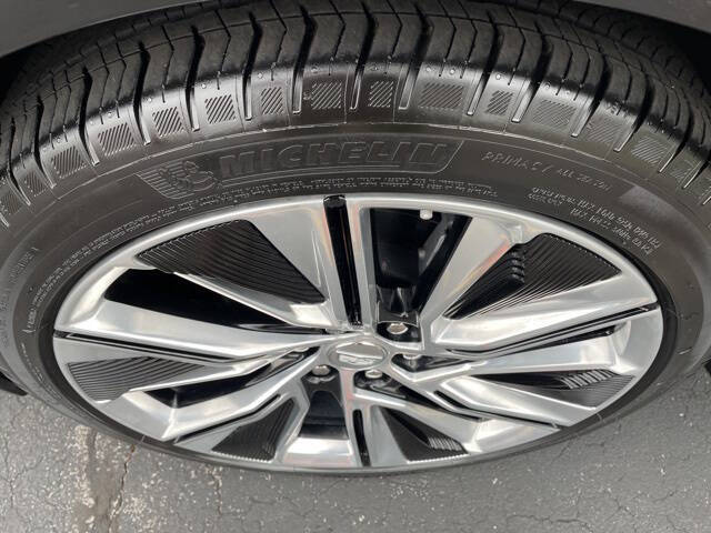 2024 Cadillac LYRIQ Luxury 3