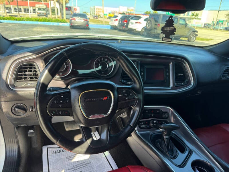 2015 Dodge Challenger SXT