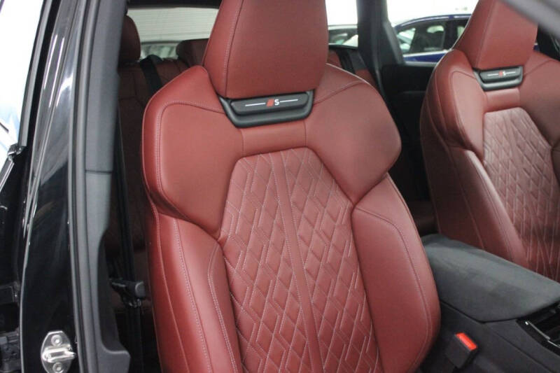 2025 Audi SQ6 e-tron quattro Premium Plus