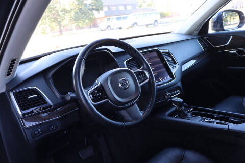 2016 Volvo XC90 T6 Momentum