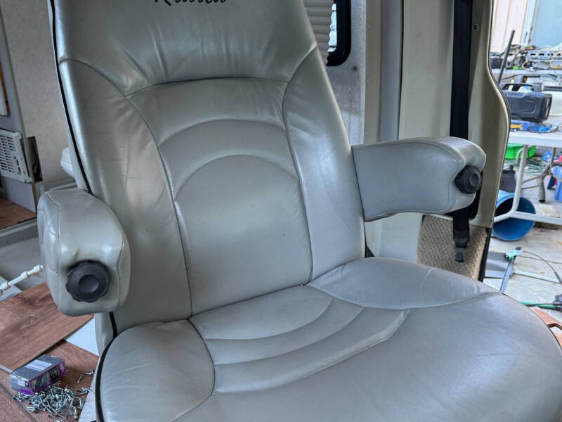 2004 Winnebago Rialta 22QD