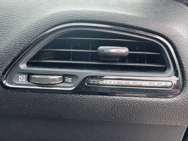 2015 Dodge Challenger SXT