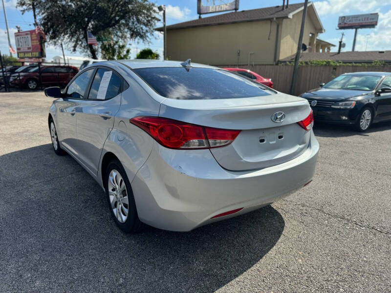 2012 Hyundai Elantra GLS photo 7