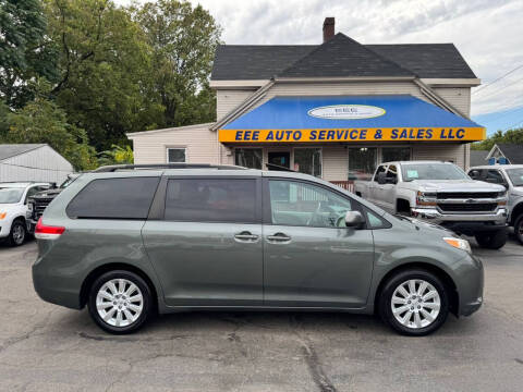 2014 Toyota Sienna for sale at EEE AUTO SERVICES AND SALES LLC - CINCINNATI in Cincinnati OH