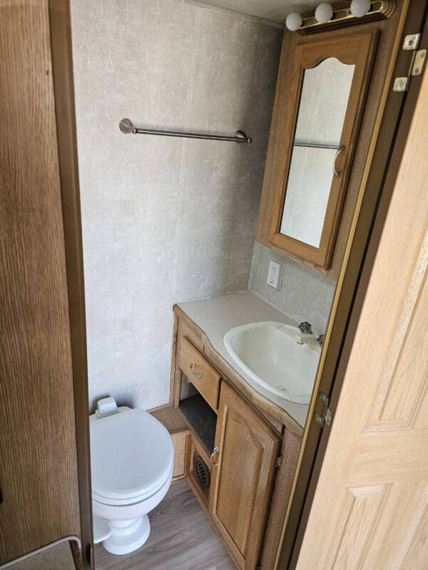 2004 Lexington Class C Mini Motorhome