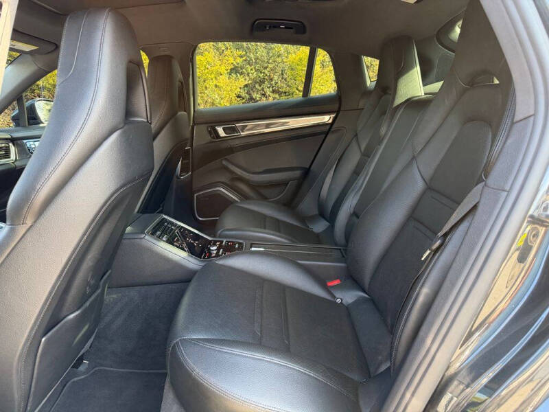 2017 Porsche Panamera 4