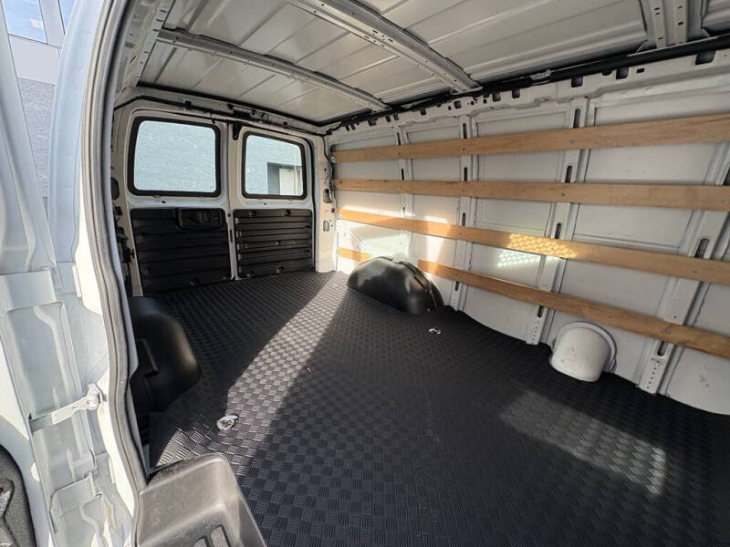 2024 GMC Savana 2500