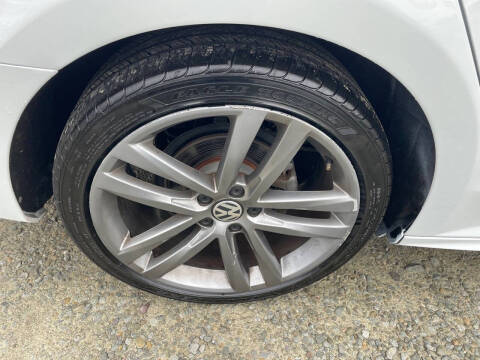 2017 Volkswagen Passat 1.8T R-Line