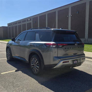 2024 Nissan Pathfinder SL