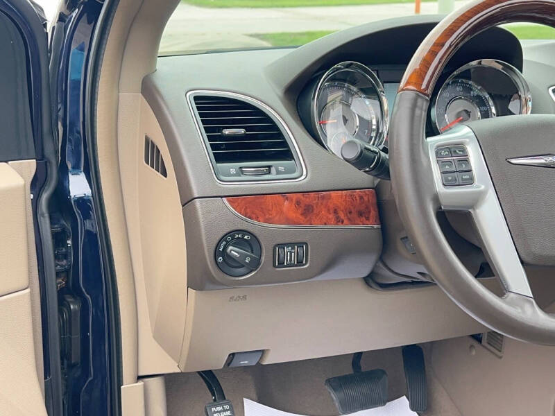 2012 Chrysler Town and Country Limited