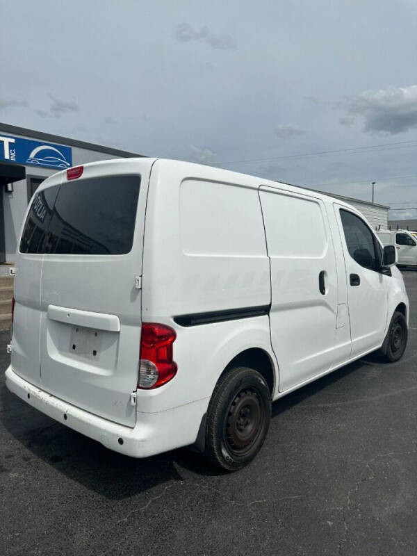 2015 Nissan NV200 SV photo 11