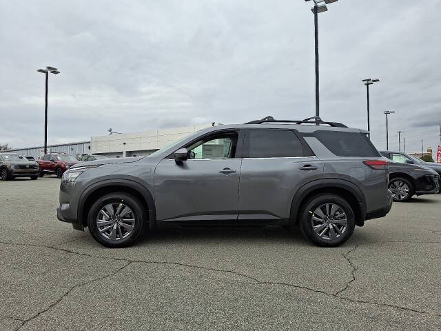 2025 Nissan Pathfinder SV