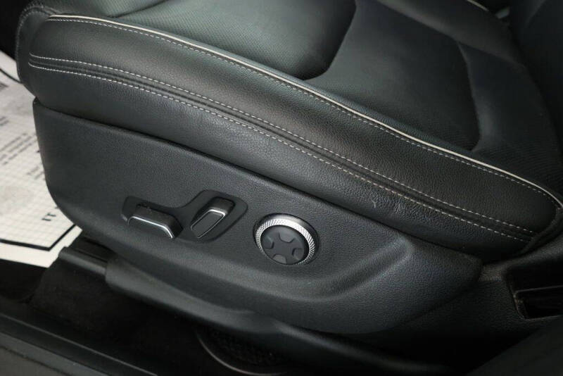 2024 Genesis GV70 2.5T Standard