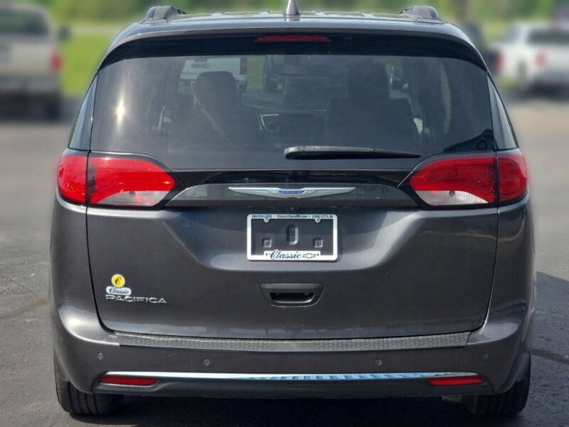 2017 Chrysler Pacifica Touring-L