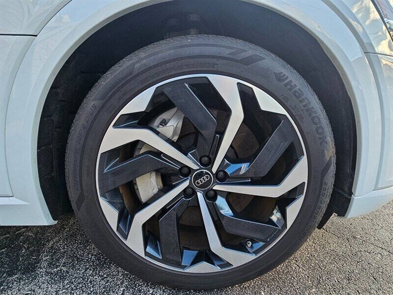 2024 Audi Q8 e-tron quattro Premium Plus