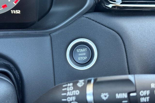 2026 Land Rover Range Rover Velar P250 Dynamic SE