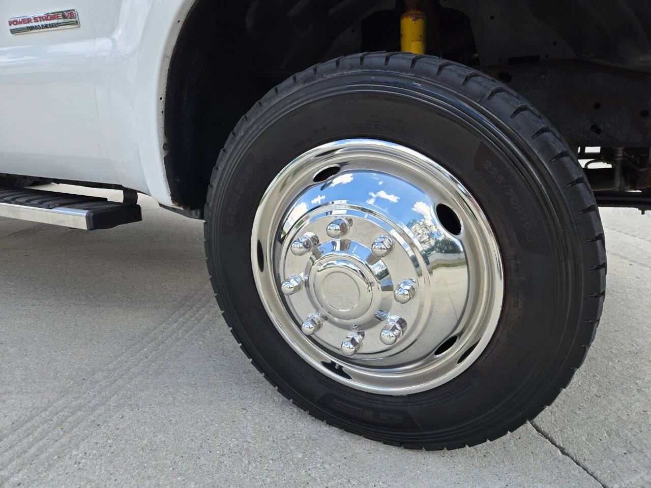 2004 Ford F-550 Super Duty 44