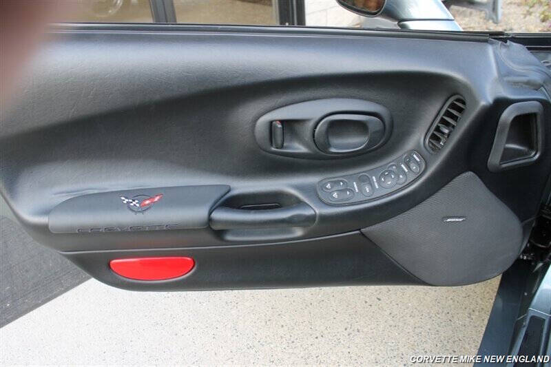 2004 Chevrolet Corvette 22