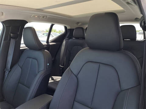 2026 Volvo XC40 B4 Plus