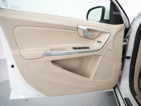 2015 Volvo S60 T5 Drive-E Platinum