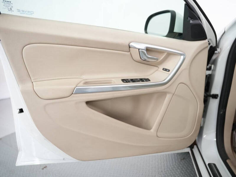 2015 Volvo S60 T5 Drive-E Platinum