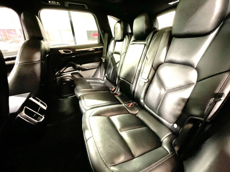 2018 Porsche Cayenne Platinum Edition