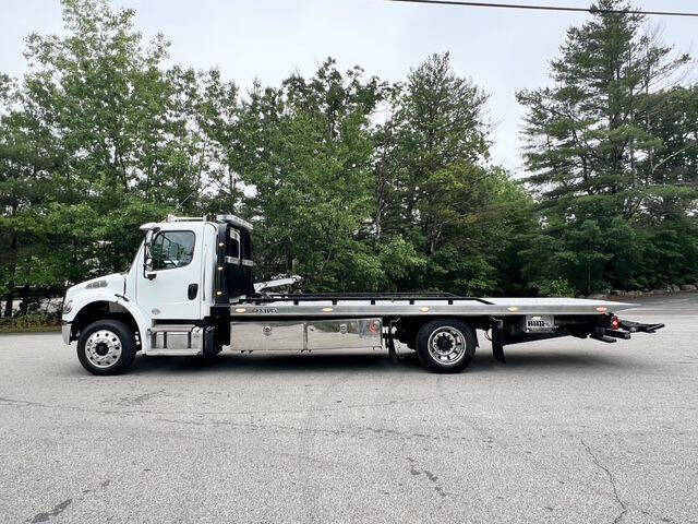2023 Freightliner M2 106