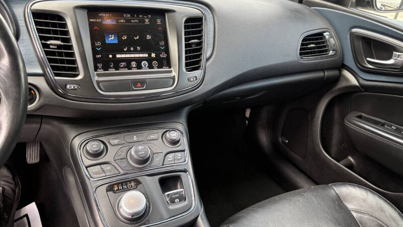 2015 Chrysler 200 S
