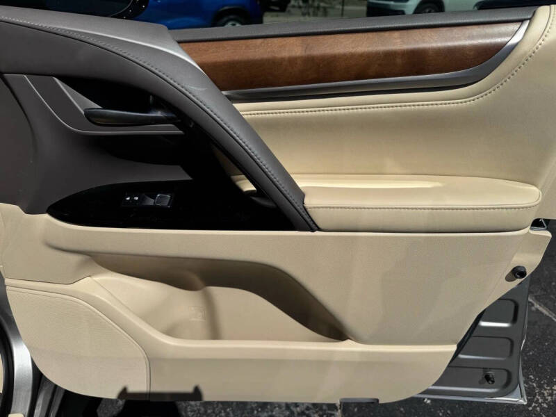 2020 Lexus LX 570 Two-Row