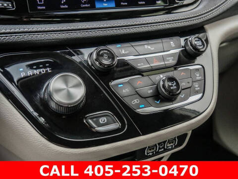 2024 Chrysler Pacifica Plug-In Hybrid Select