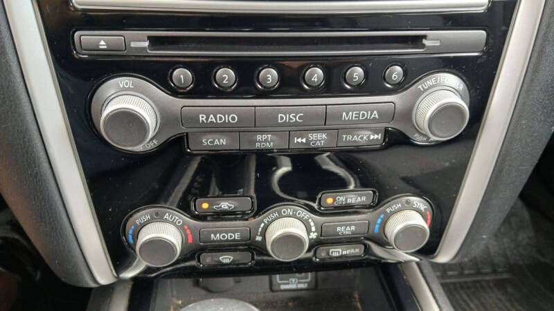 2020 Nissan Pathfinder SV