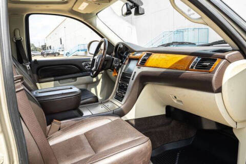 2013 Cadillac Escalade Platinum Edition