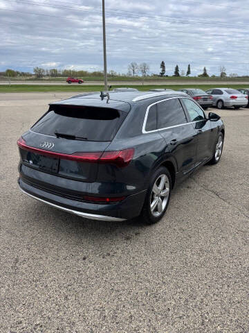 2019 Audi e-tron quattro Premium Plus