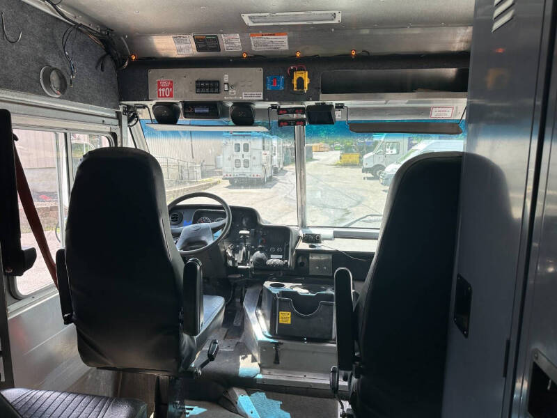 2016 Freightliner MT45 Chassis