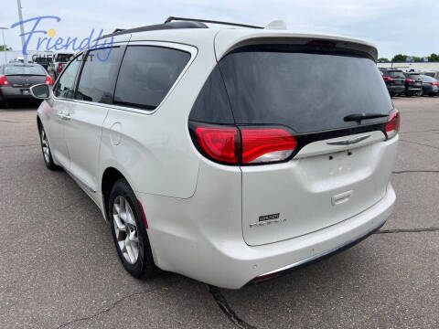 2017 Chrysler Pacifica Touring-L