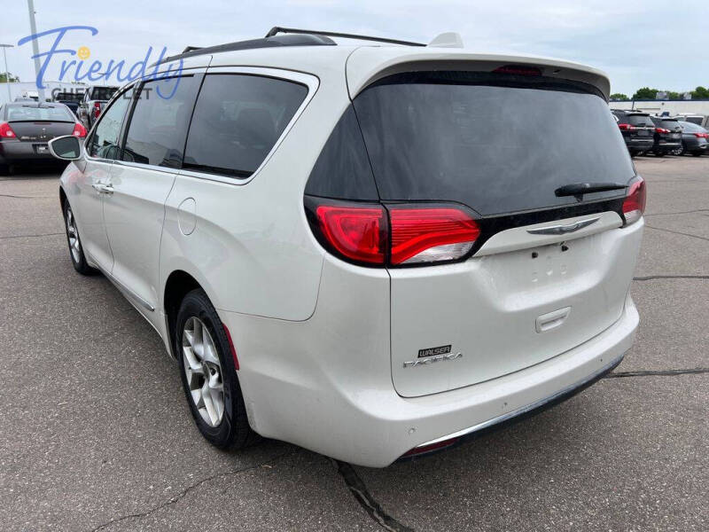 2017 Chrysler Pacifica Touring-L