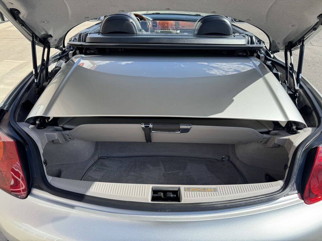 2004 Lexus SC 430 17